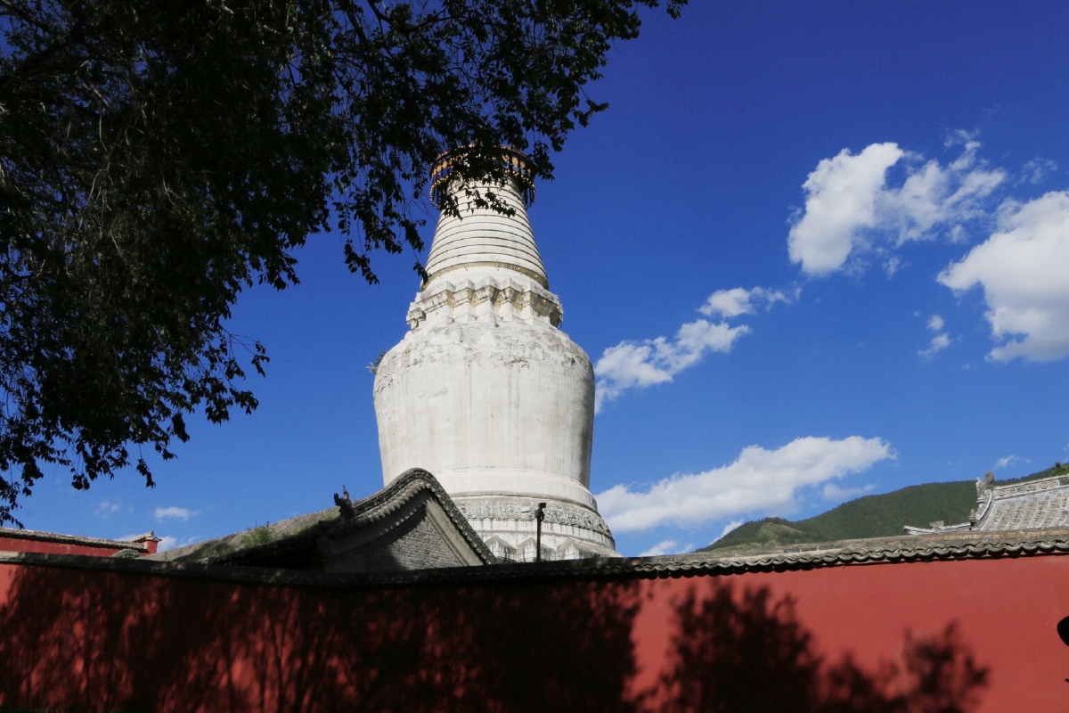 五台山塔院寺的白塔