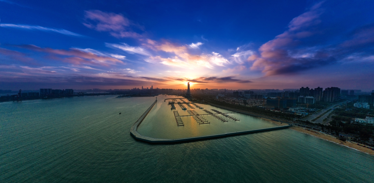 大风起兮云飞扬海南省海口市西海岸风光