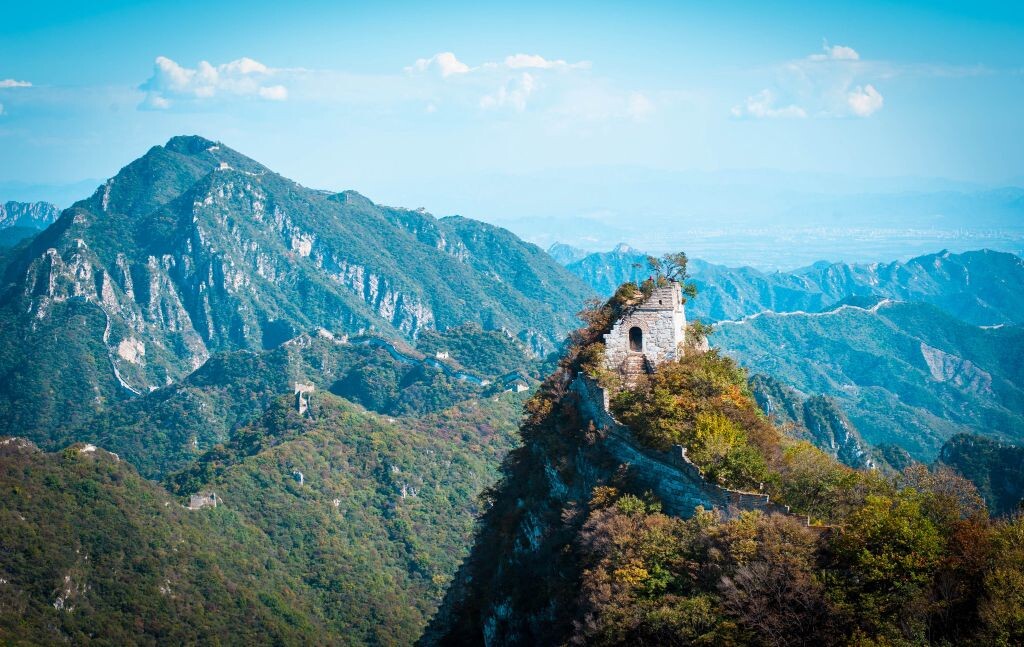 爬了十多段北京郊区的野长城，箭扣始终是我心目中最美的一段。长城摄影受限于透视关系，一直很难出好片，除非特别的天气情况或者航拍。这张片子算是比较还比较满意的一张了。