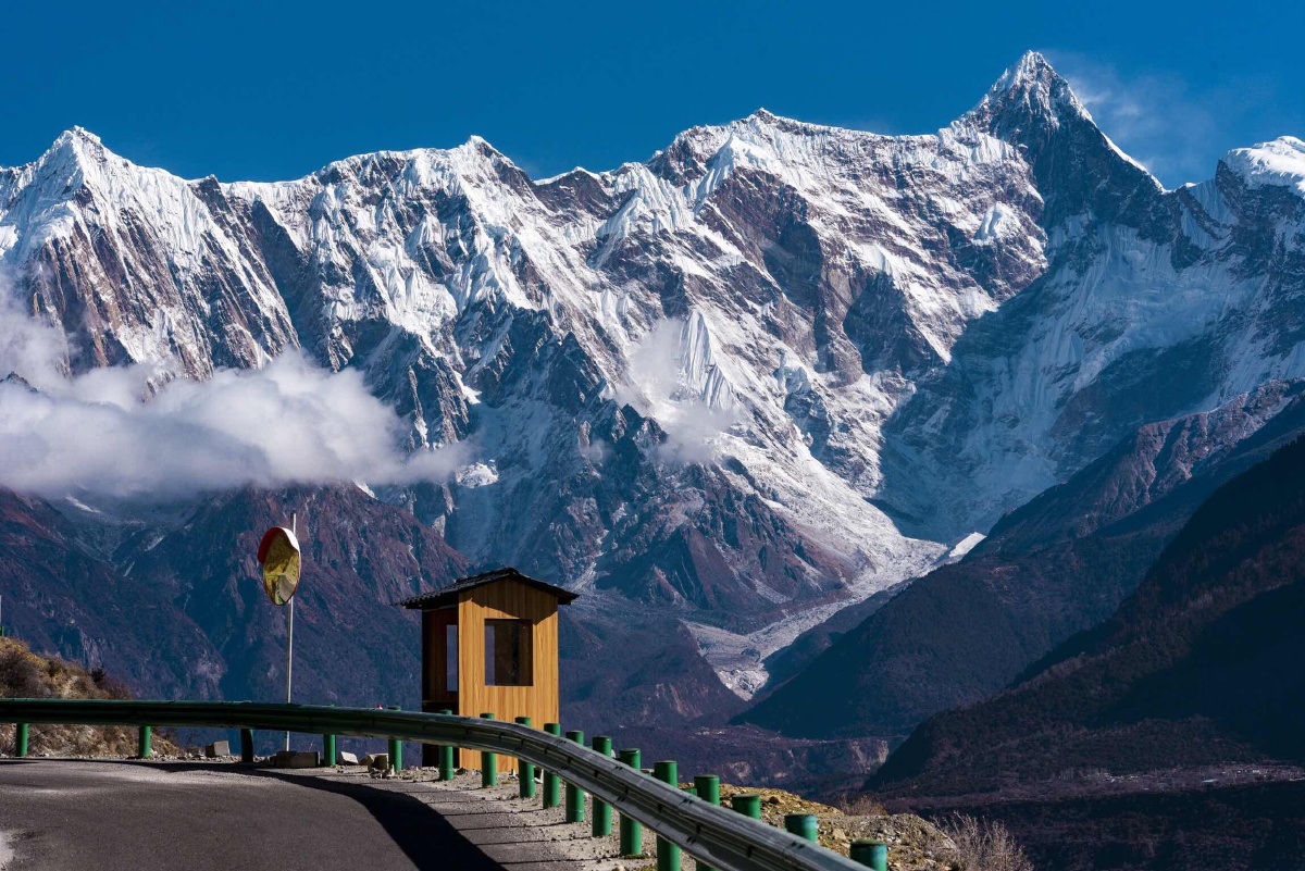 《南迦巴瓦下》