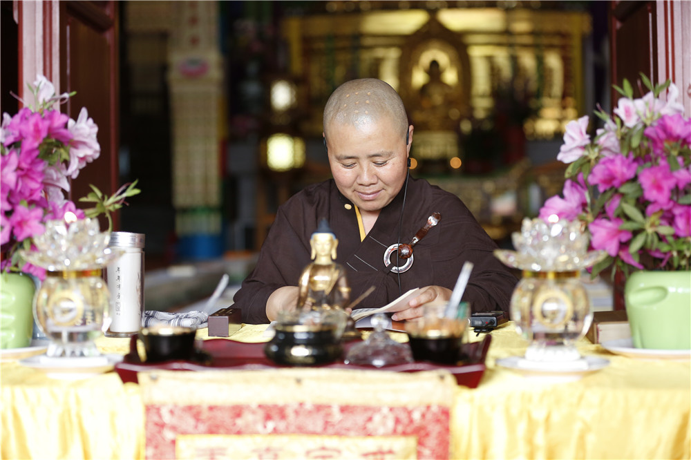 庆祝国庆节佛母寺举行三皈五戒