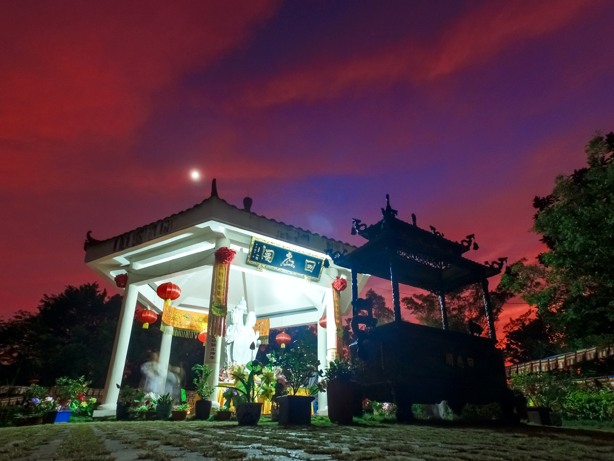 潮州佛母寺回应阁的夜景