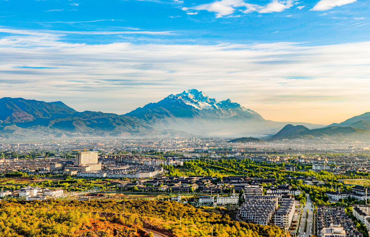 晨曦中的丽江坝子