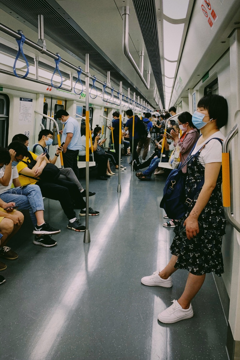 人的疲惫在通勤路上最明显