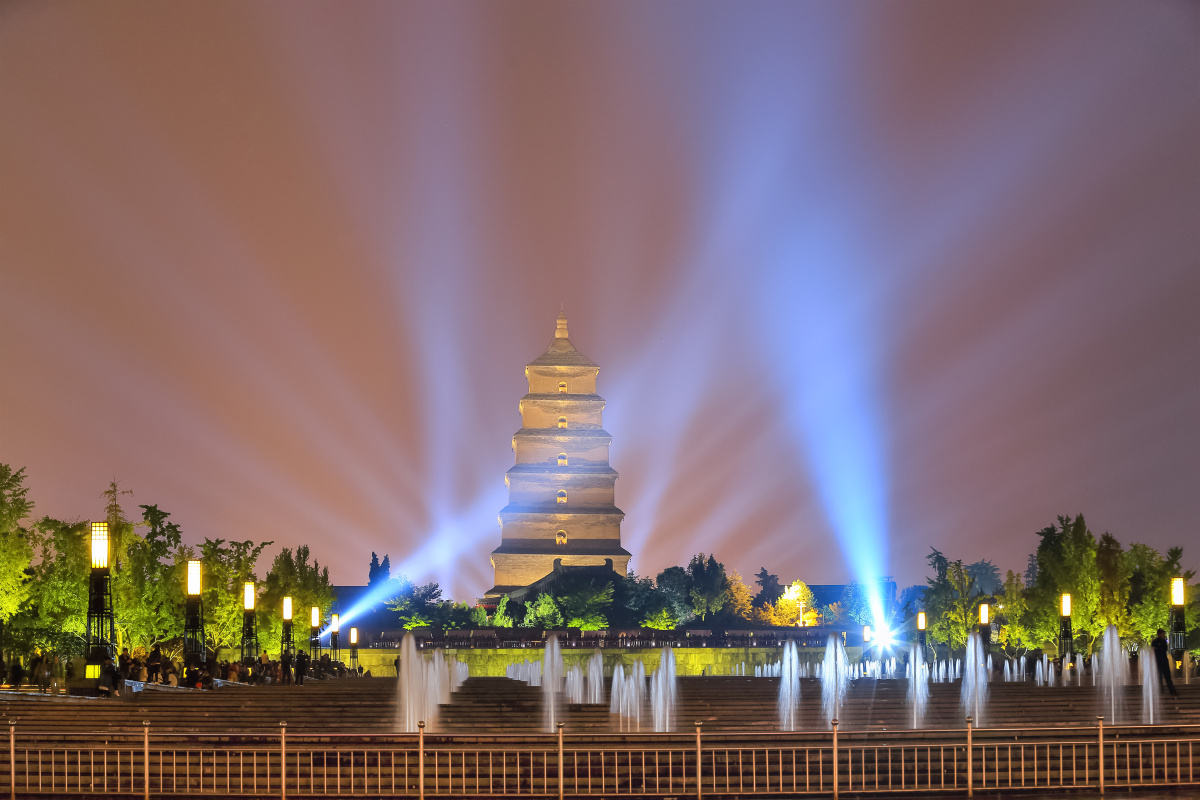 陕西省西安市大雁塔风景区,灯光喷泉表演.