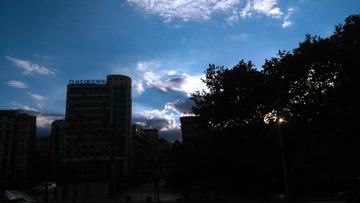 131093