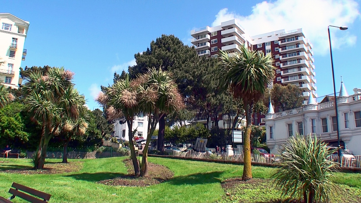 英国南部海滨城市伯恩茅斯 - 街心绿地