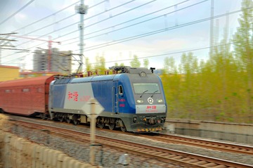 4556818