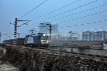 4436872