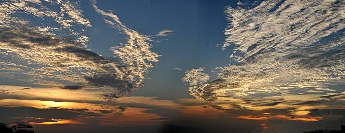 《龙凤呈祥》今年夏天拍于郭亮村 天刚亮时东方出现乌云 瞬间形成了龙 凤很快云就散了
