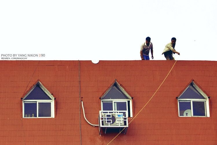 劳动人民<br />
城市建设少不了这些辛苦的工人