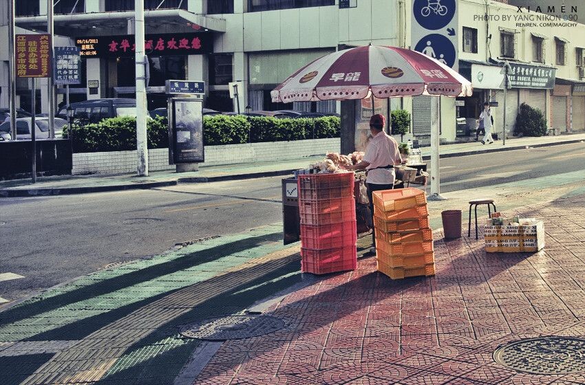 早餐车<br />
厦门街头的早餐车与其他地方无异- -！