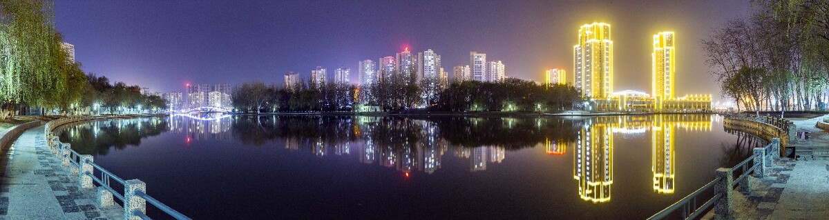 阿克苏夜景图片