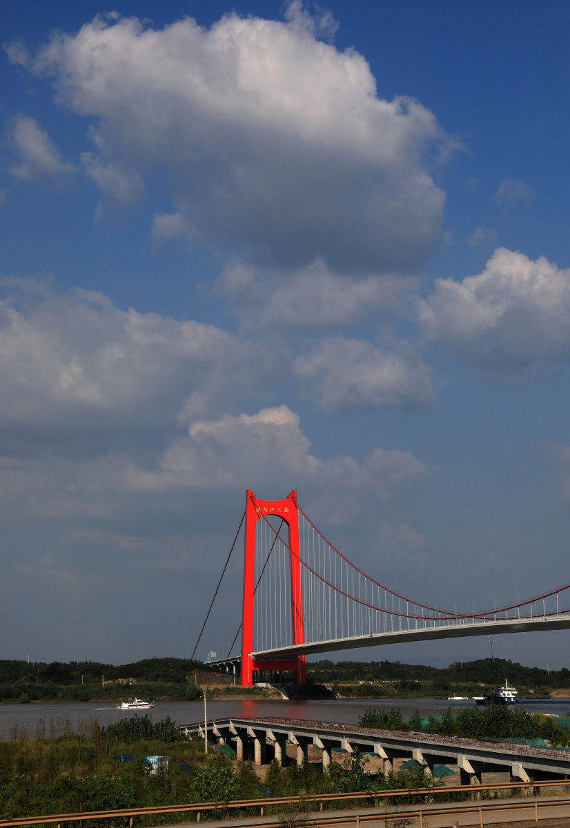 湖北棋盘洲长江公路大桥通车