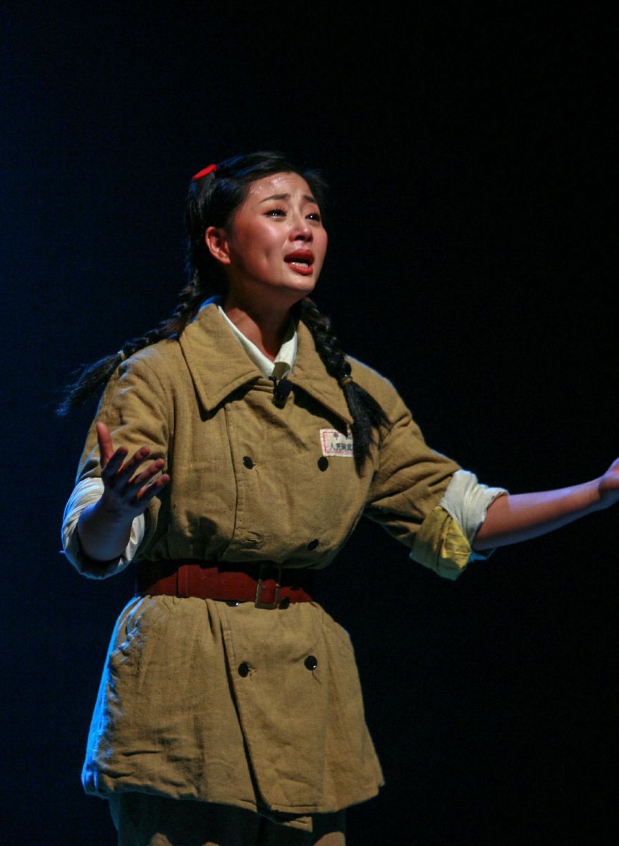 演员殷桃主演话剧我在天堂等你