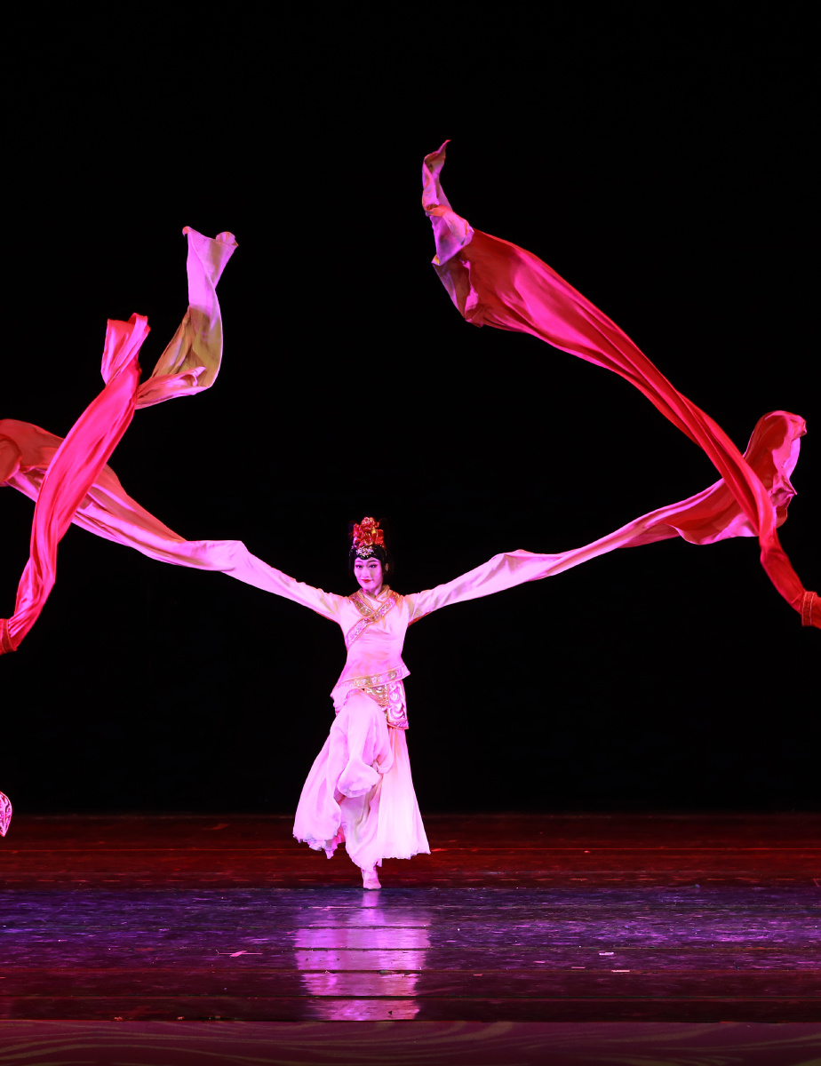 群舞湖北省歌剧舞剧院凤舞九天编导王姗邓蓓表演张璨韦