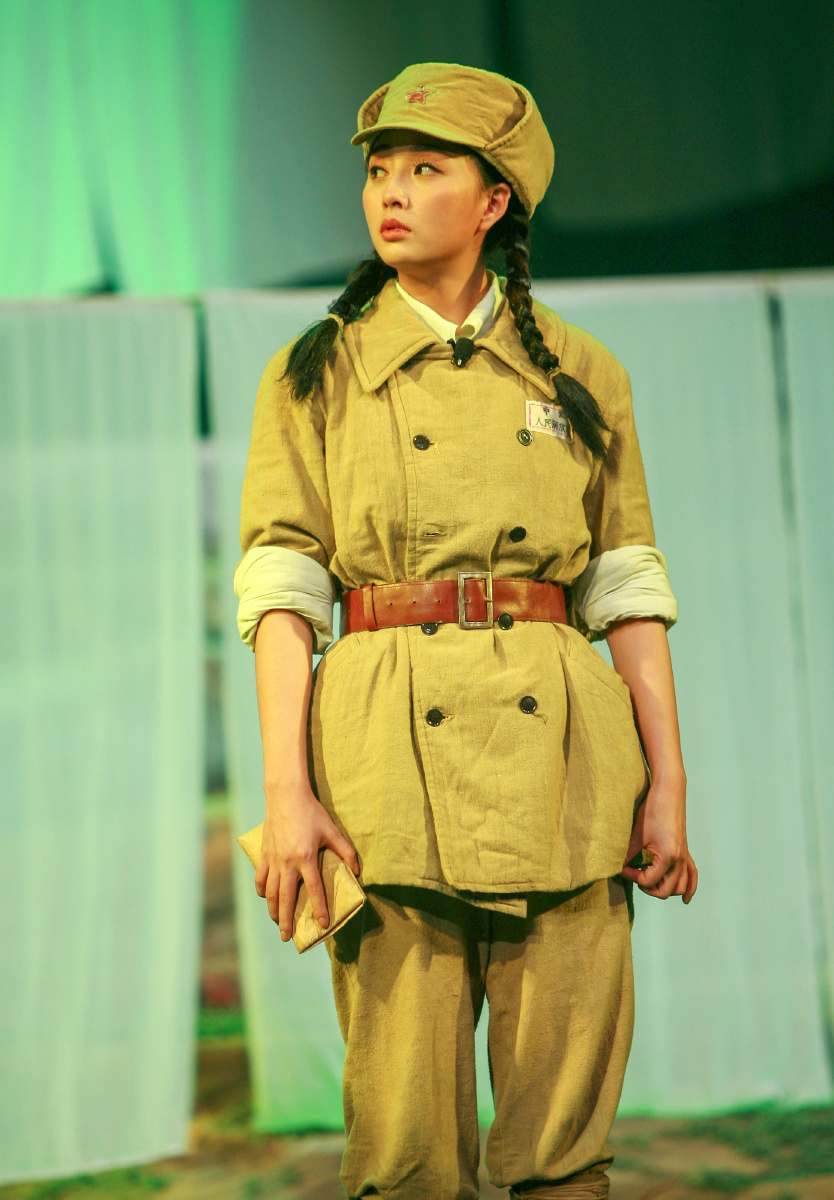 演员殷桃主演话剧我在天堂等你