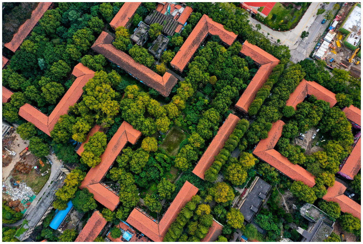 红钢城的"红房子"秋色如画 位于湖北武汉青山区红钢城建设七路的"红