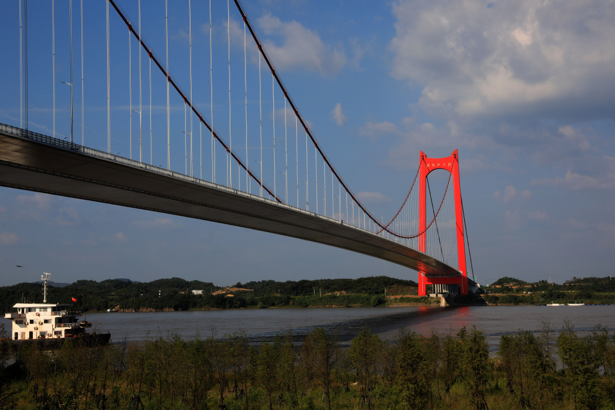 湖北棋盘洲长江公路大桥通车