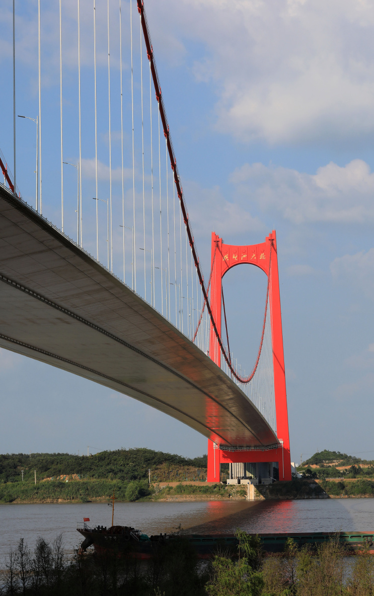 湖北棋盘洲长江公路大桥通车