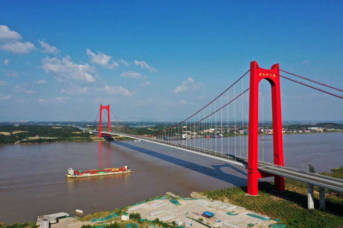 湖北棋盘洲长江公路大桥通车