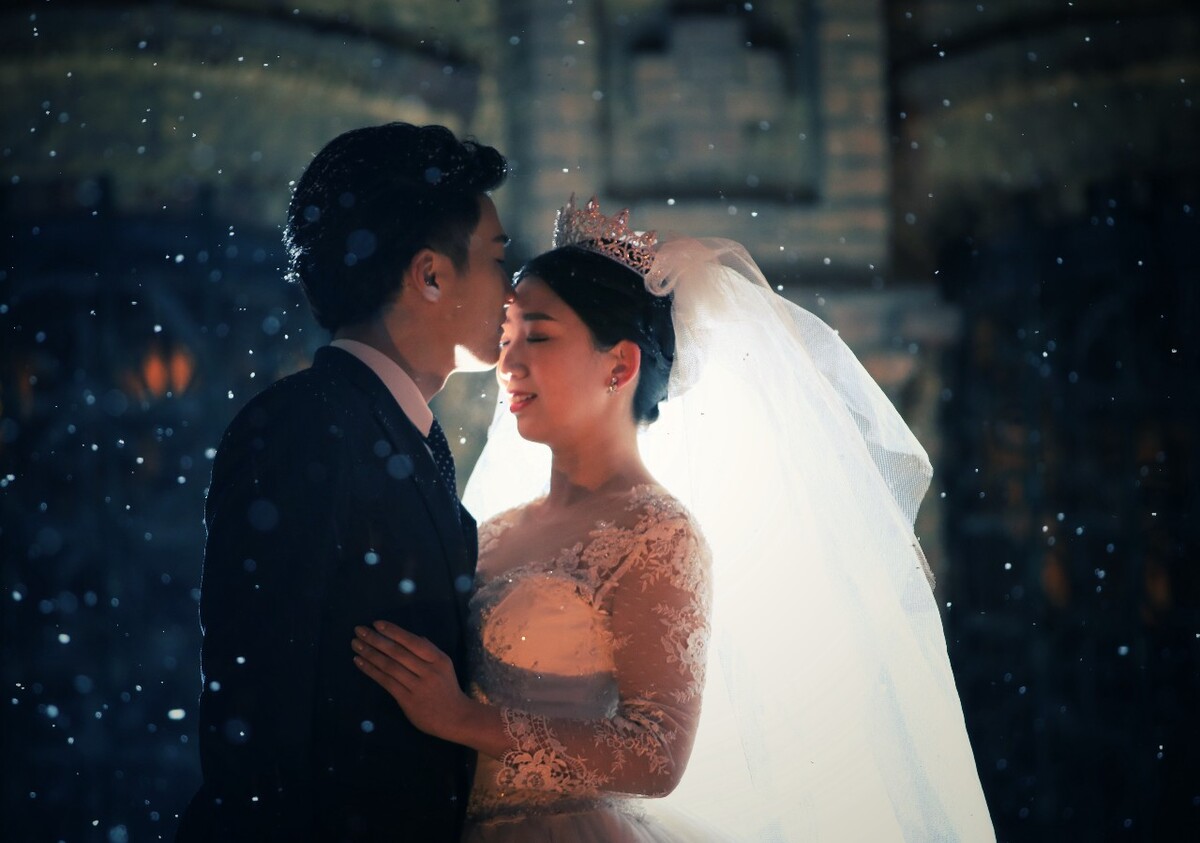 索菲亚的雪夜，依偎在一起的恋人
