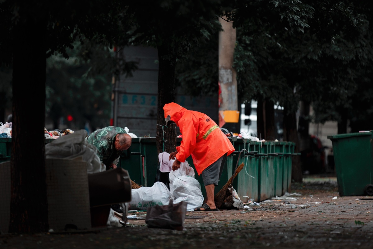 平凡中的伟大多少人用劳动心血默默照亮你的人生