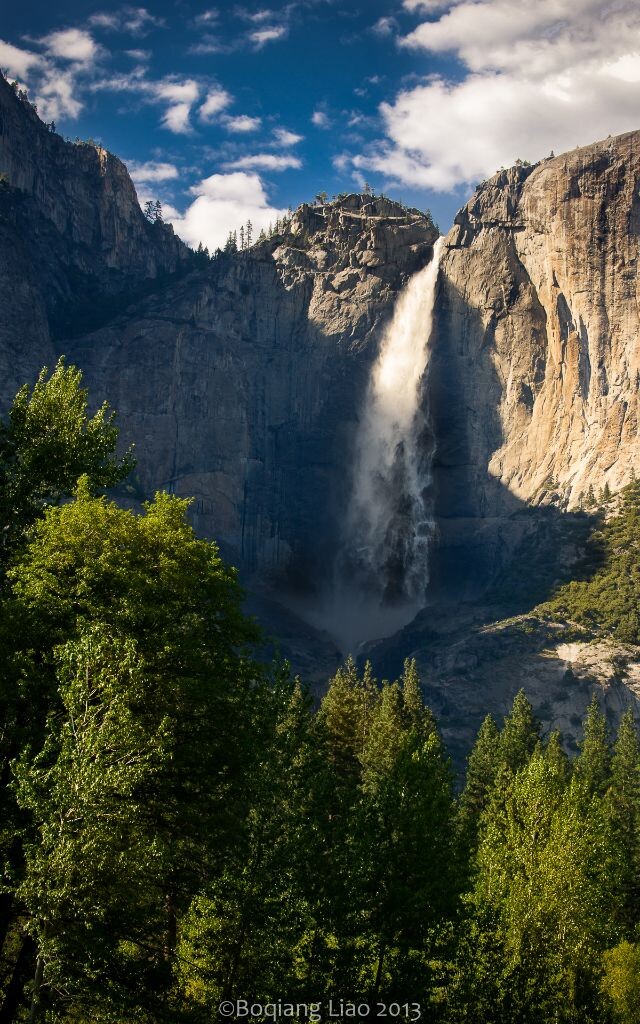 Yosemite fall<br />
优胜美地峡谷最经典的景色之一 有点儿被拍烂的感觉。。。但是到此一游还是需要的。<br />
摄于2013毕业之旅