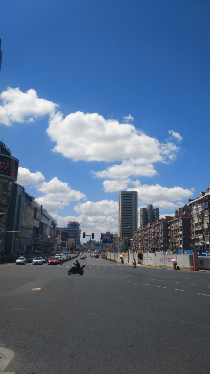 在路上上海普陀区标志性建筑――武宁路桥