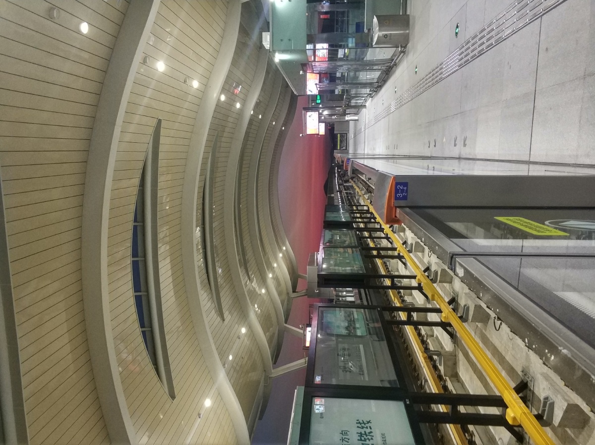 下夜班看见的崂山(轻轨庙石站)