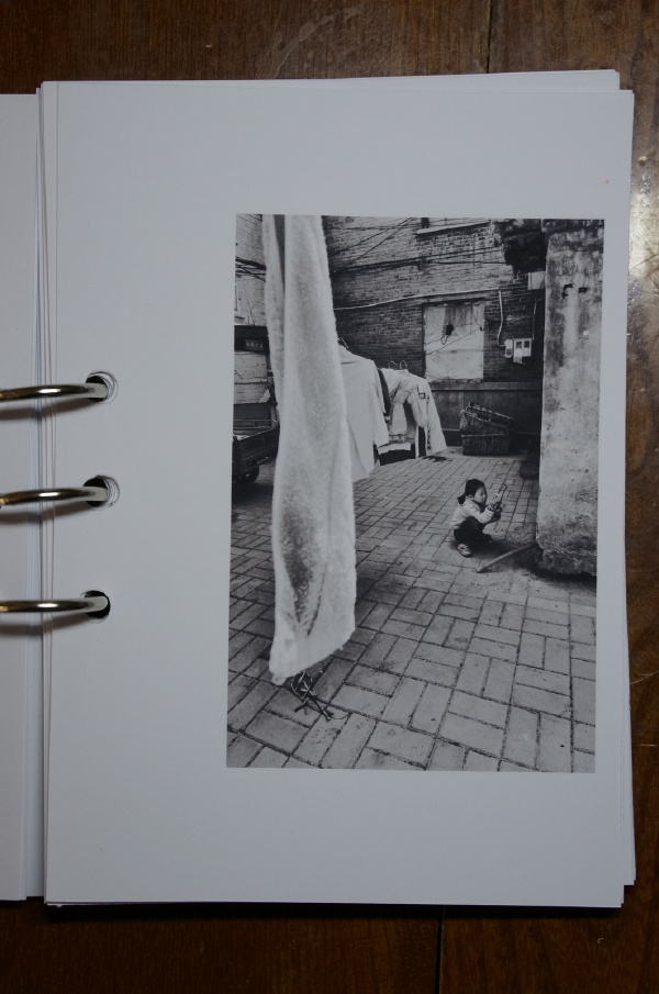 年轻时纹在臂膀上的图腾,经历五十多年雨水与阳光的洗礼依然隐约可辨