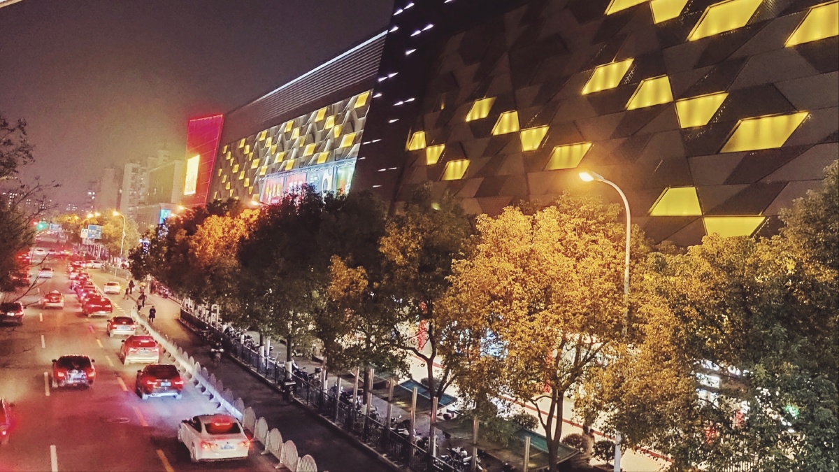 浦东文峰超市前张杨北路