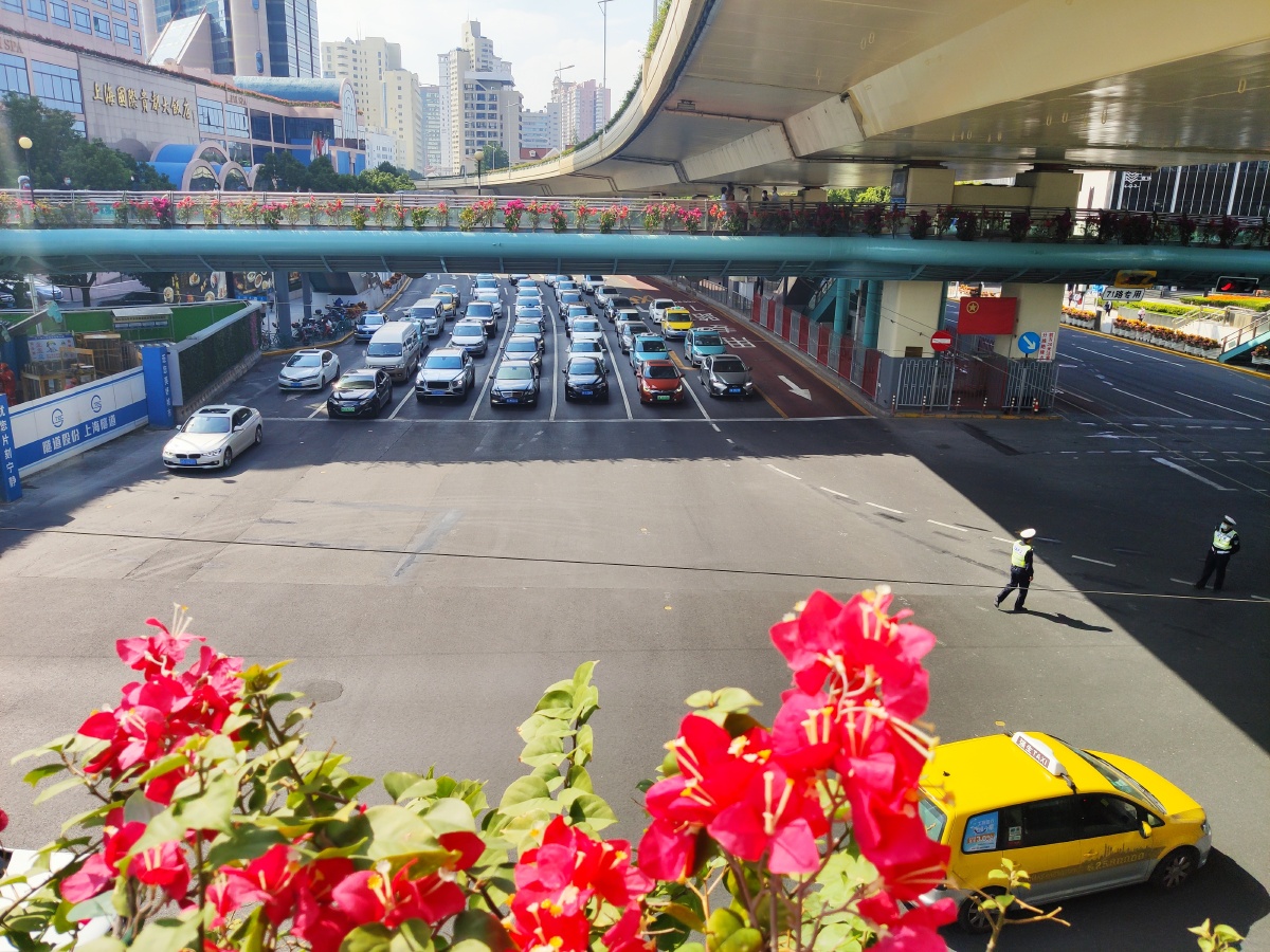 延安西路华山路立交桥上