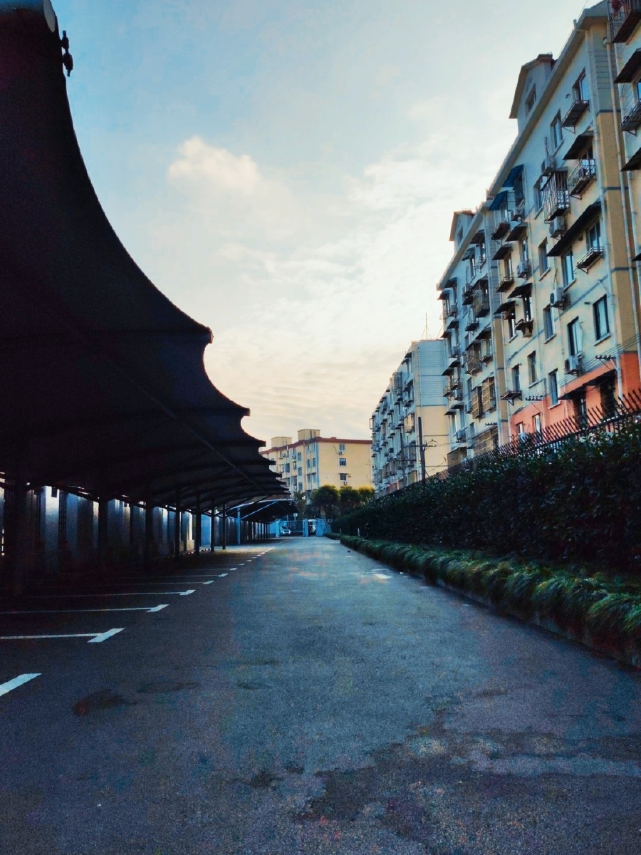 居民区停车点摄于张杨北路