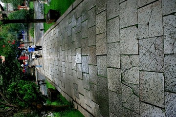 358469