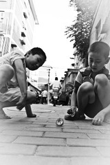 玩纸片的孩子2