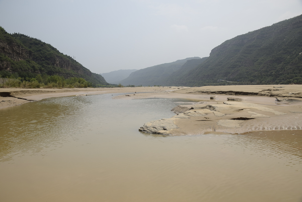 山西临汾壶口瀑布横拍照片