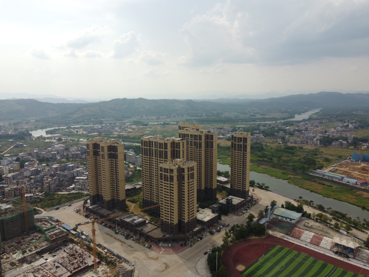 航拍广东肇庆怀集县城体育馆