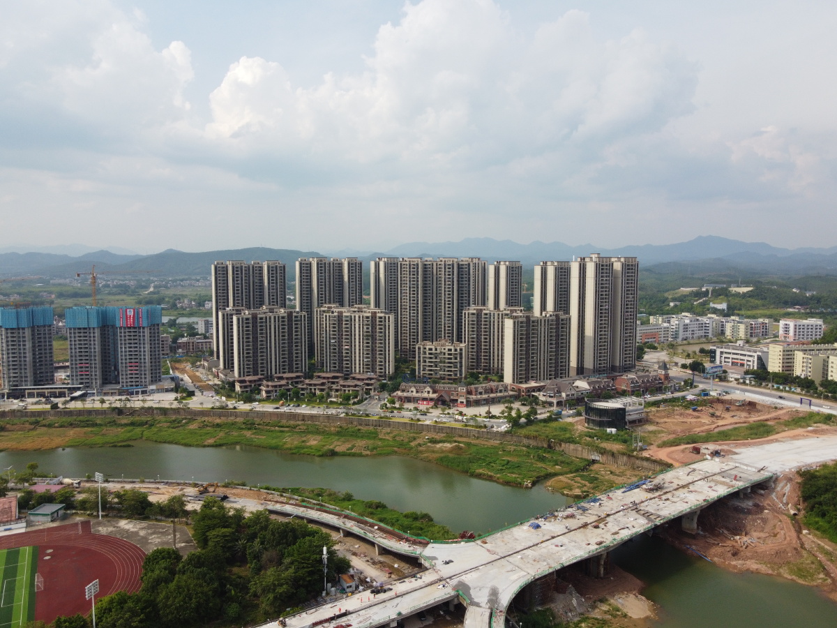 航拍广东肇庆怀集县城体育馆