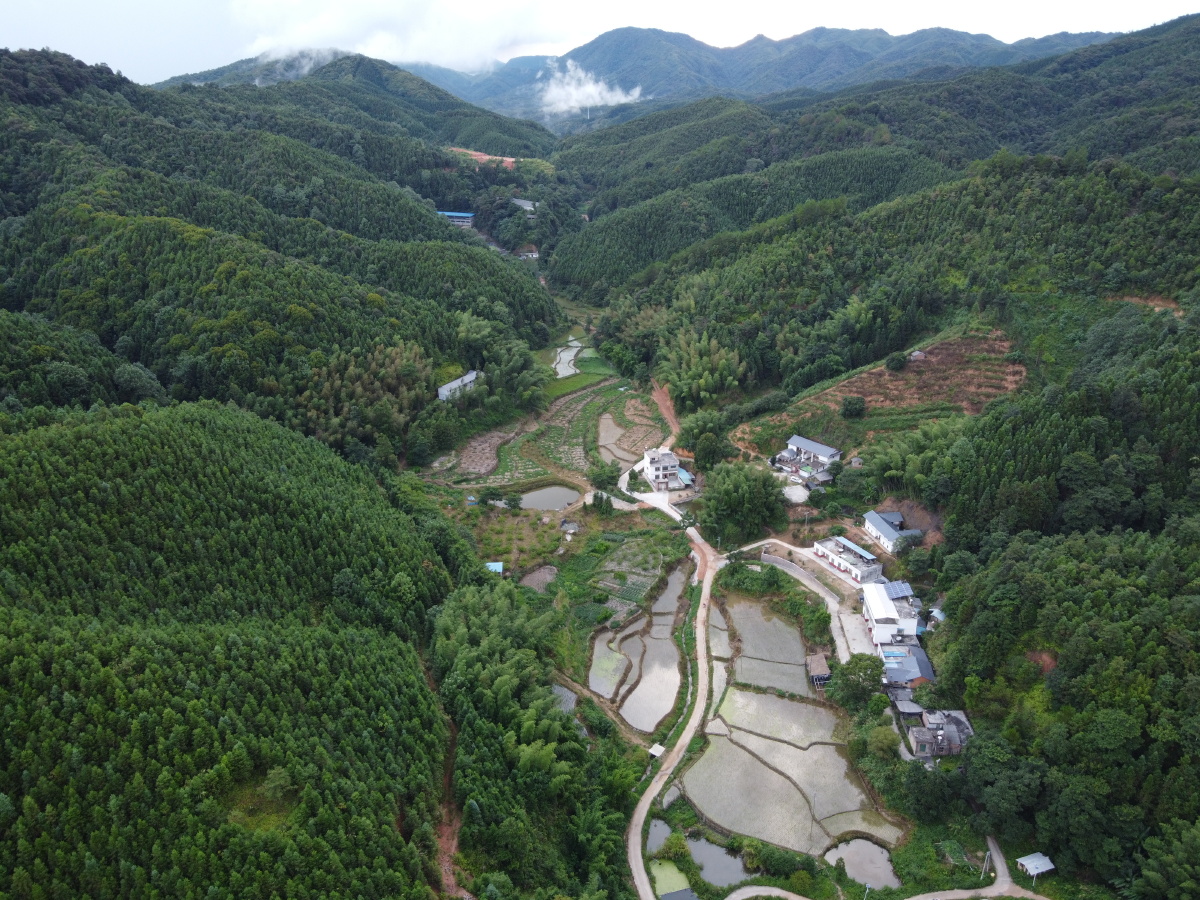 航拍江西赣州定南天九大云田石脚盆
