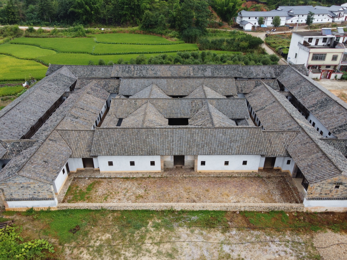 航拍客家围屋江西赣州定南鹅公大风黄朝富卢氏