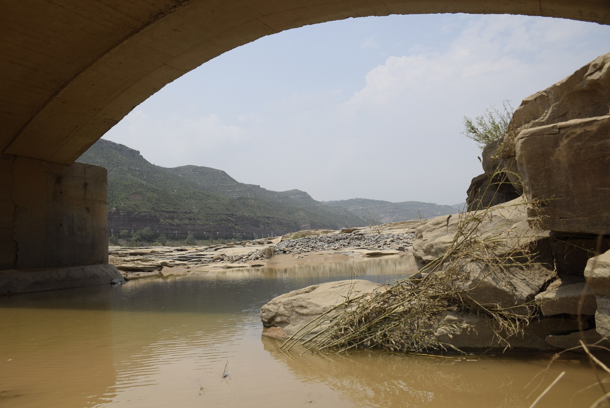 山西临汾壶口瀑布横拍照片
