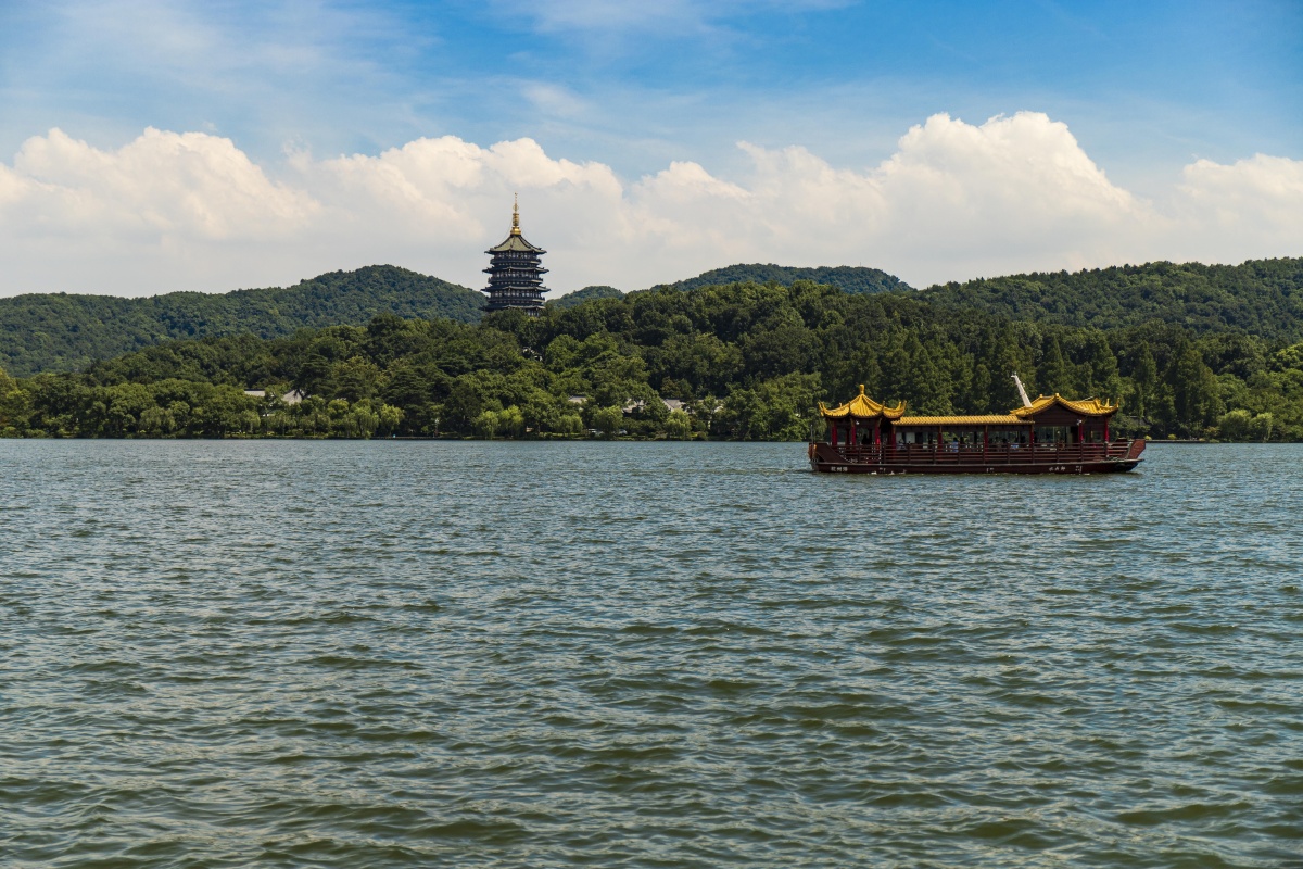 在375度的天气泛舟西湖