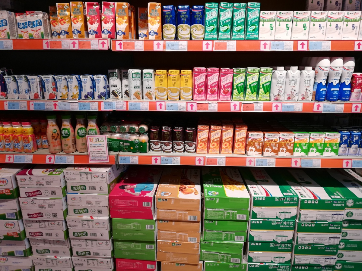 摄于超市 牛奶很多,可是没有等到会给我买牛奶的那人