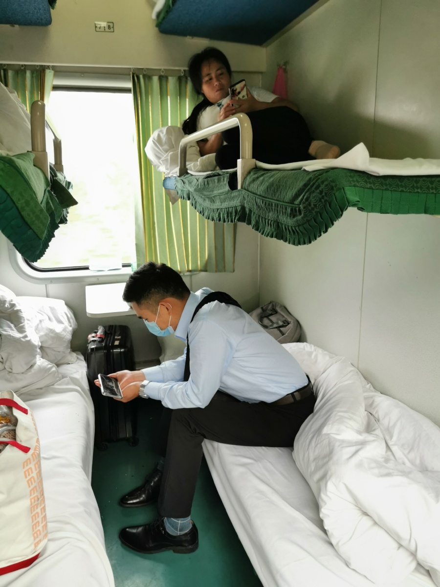 在k511次列车上"街拍"手机摄影 20200929