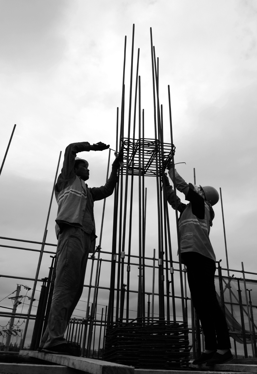 建筑工地钢筋工港湾518关注