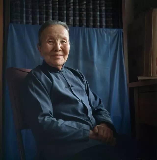 作家谢冰心(1900-1999)