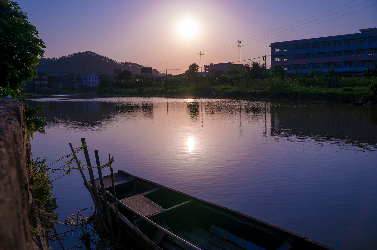 农家小院荒废的教堂广海的码头,在建中的金碧湾大酒店,楼上顶个jb是