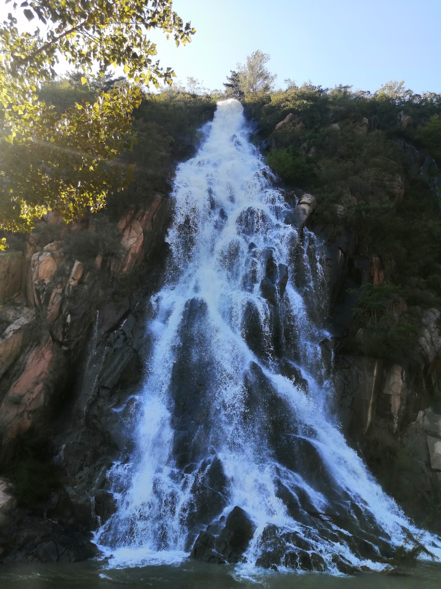 济南市黄巢水库瀑布