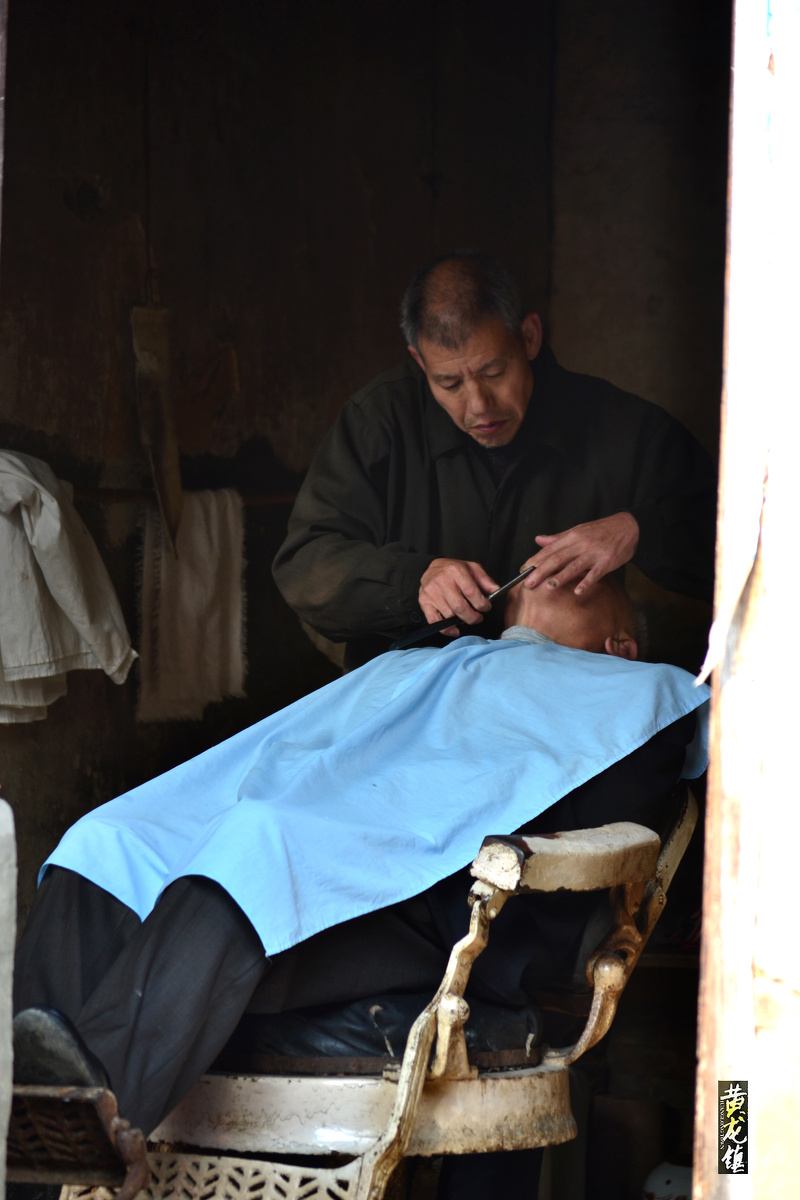 镇子上的剃头师傅